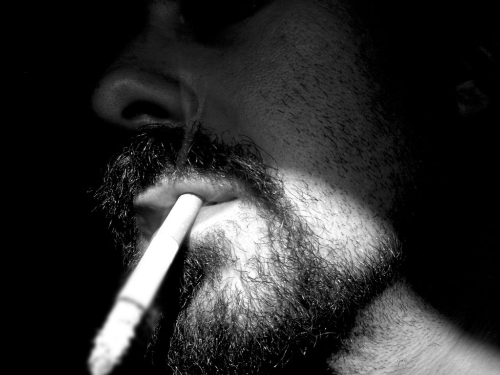 Paradoxně nejcitlivější nos mají právě odnaučení kuřáci, kterým tabákový mrak vadí ze všech nejvíce.
